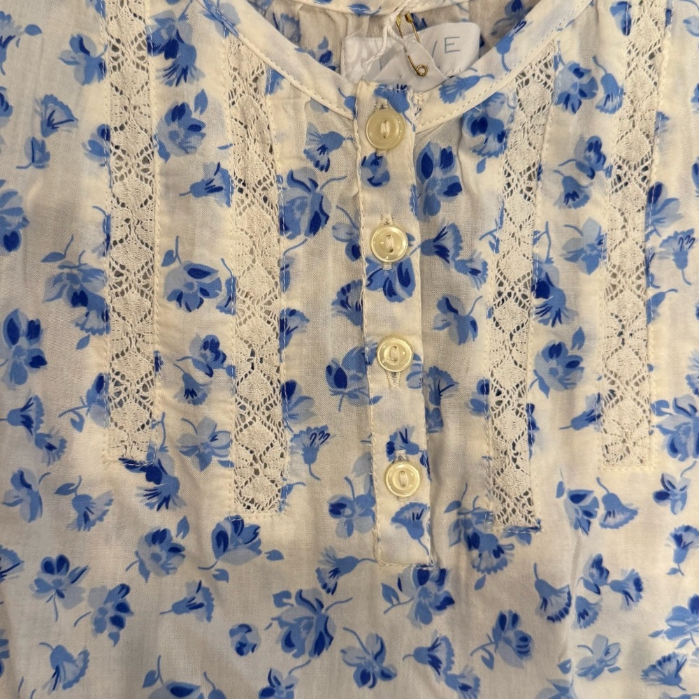 NWT gap top - Picture 3 of 8